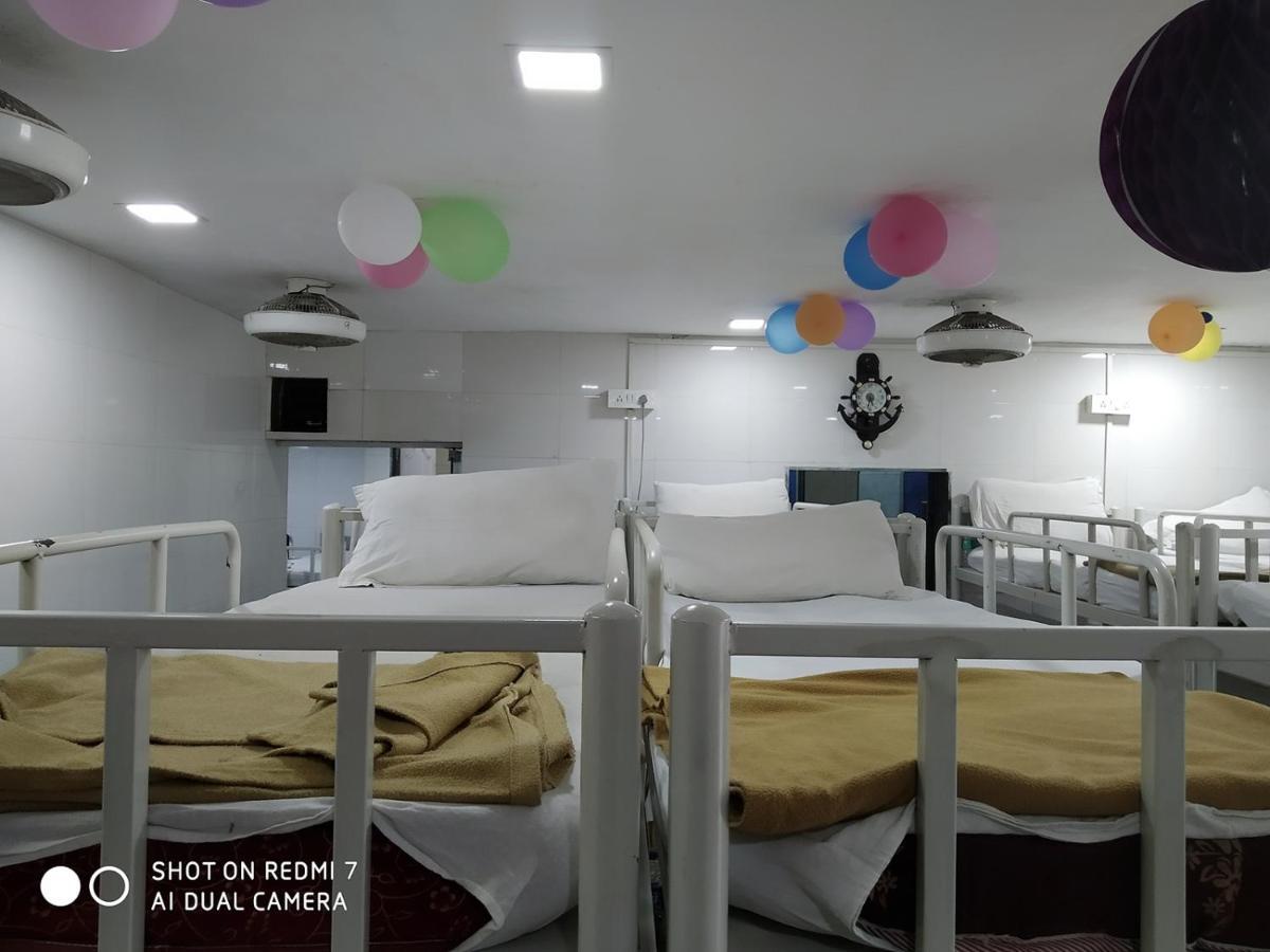 Star Dormitory مومباي المظهر الخارجي الصورة