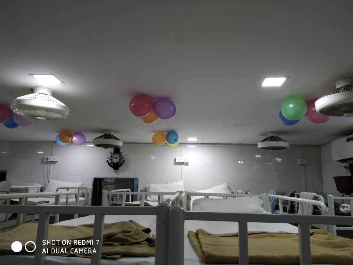 Star Dormitory مومباي المظهر الخارجي الصورة