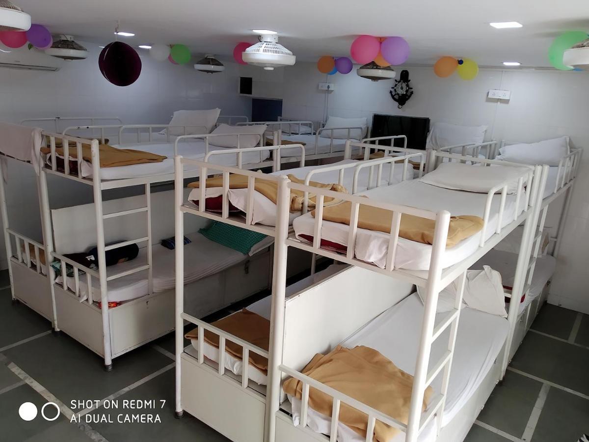 Star Dormitory مومباي المظهر الخارجي الصورة