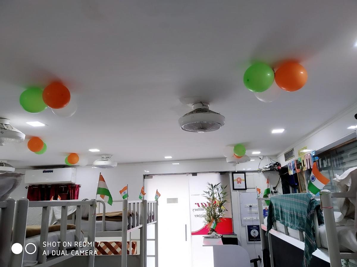 Star Dormitory مومباي المظهر الخارجي الصورة